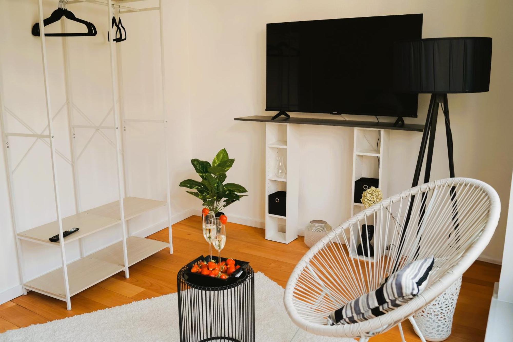 Penthouse Am Dom Altstadt In 200 M, 4 Dachterrassen, Stilvoll Und Ruhig * Paderborn